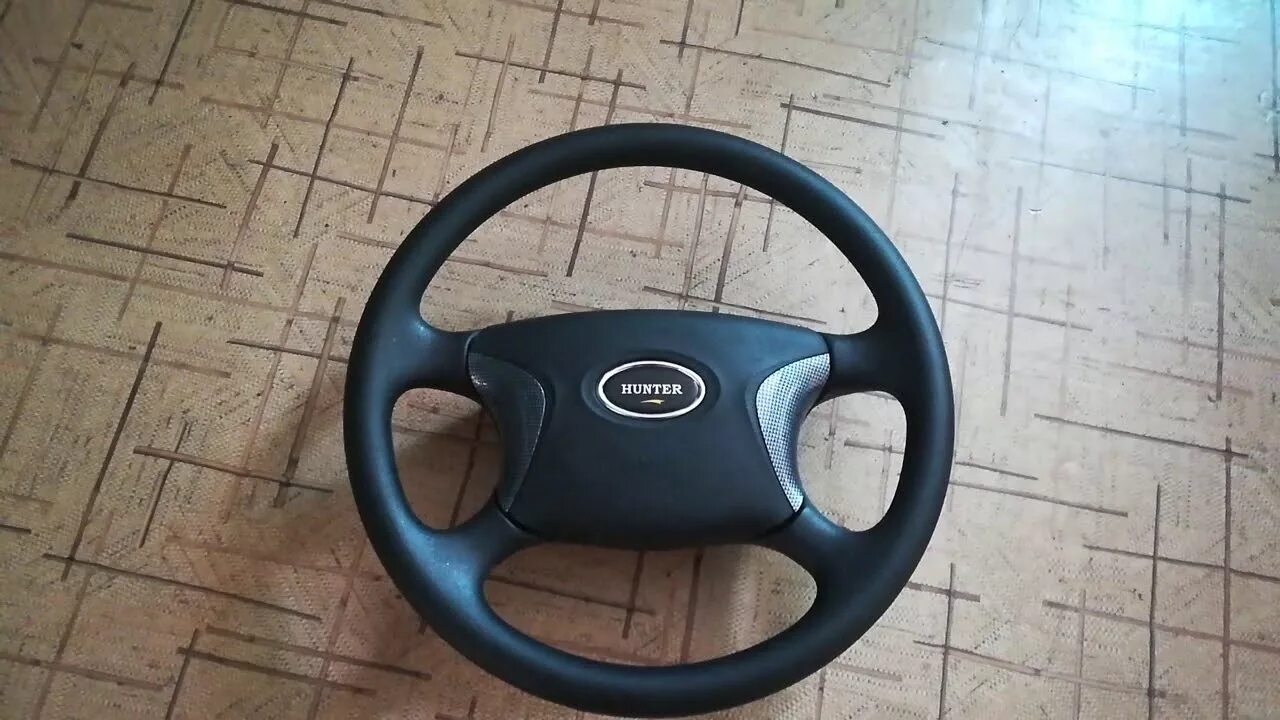 Руль уаз 31512. Рулевое колесо уаз хантер люкс. Руль уаз хантер. Спортивный руль на уаз хантер. Руль хантер.