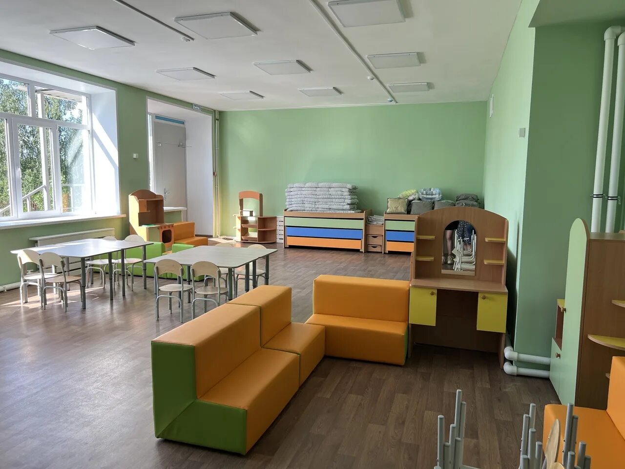 игровая в детском саду. интерьер группы в детском саду. современный интерьер детского сада. детский центр. интерьер групповой комнаты в детском саду.