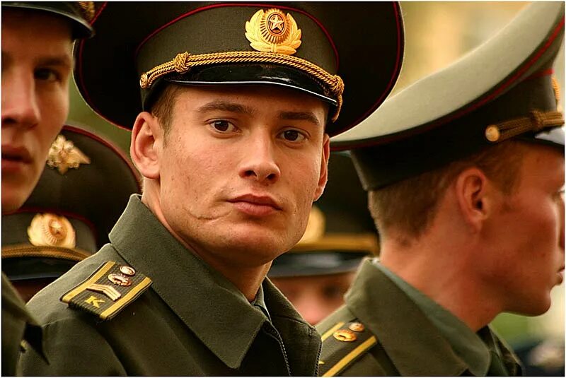 Красивые курсанты. Кремлевские курсанты военные. Курсант военного училища. Форма военных курсантов