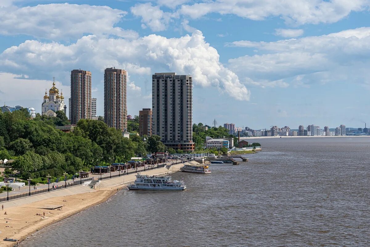 Набережная Хабаровск. Хабаровск лето. Набережная Хабаровска летом. Набережная Хабаровска фото.