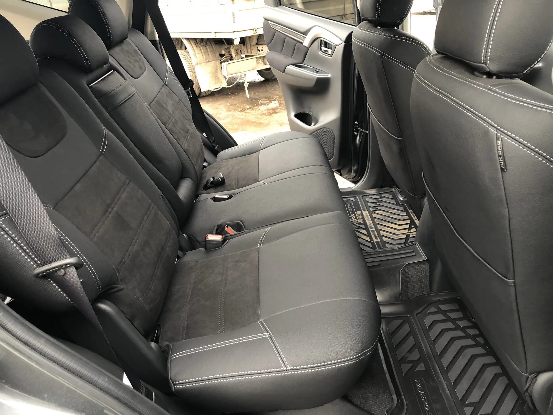 Pajero sport чехлы. Паджеро 4 чехлы на сидения. Паджеро 4 автопилот. Pajero 4 чехлы автопилот. Чехлы на паджеро спорт 1.