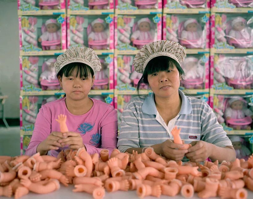 Foxconn фабрика в китае. Заводы в китае. Китайцы изготавливают. Фабрика в китае. Тутовый шелкопряд в древнем китае.