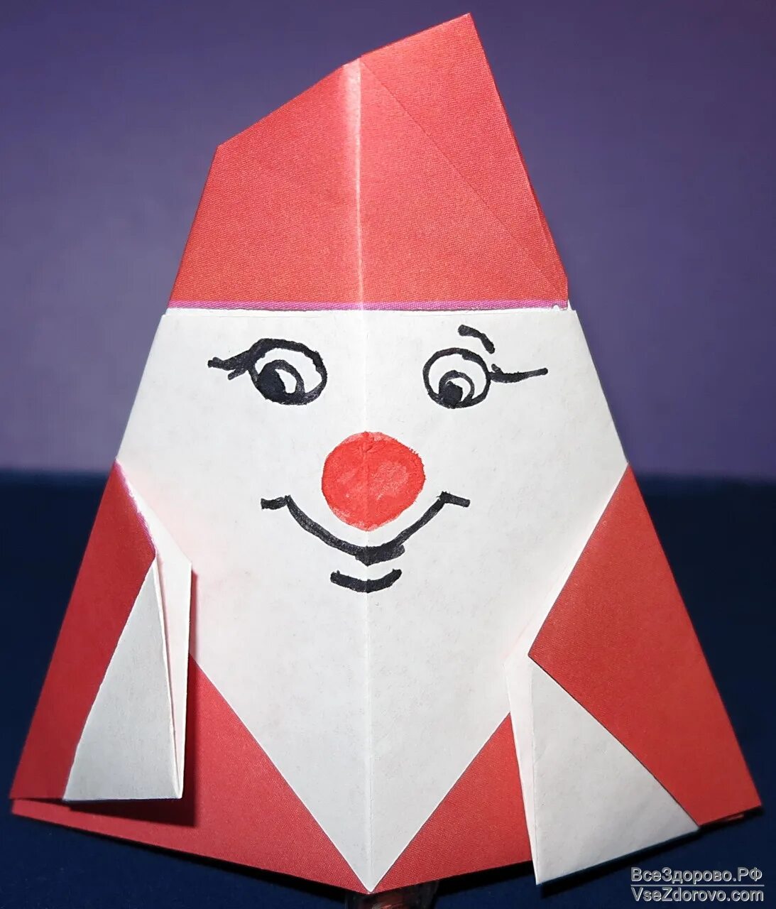 Оригами дед мороз из бумаги. Оригами дед Мороз. Дед Мороз из бумаги. Поделка дед Мороз оригами.
