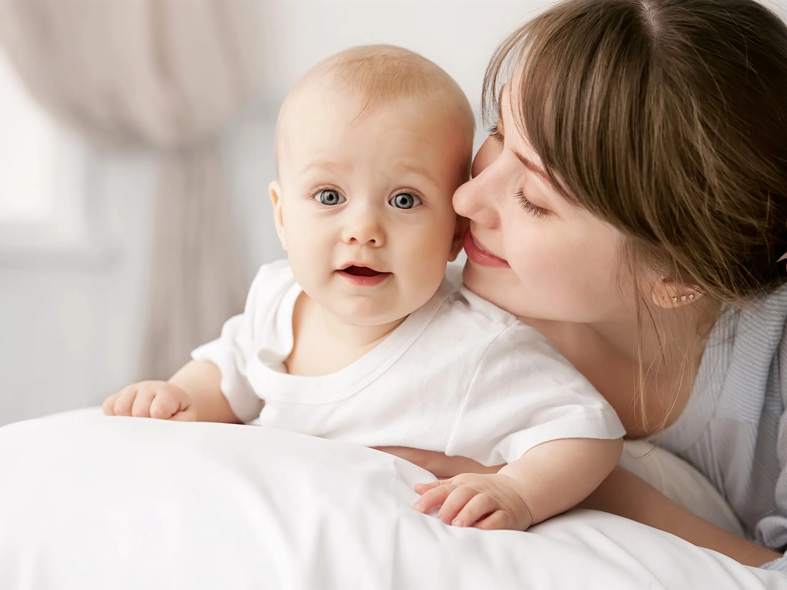 Baby baby love на русском. Малыш и мама. Мама с младенцем. Счастливая мама с ребенком. Женщина с ребенком.