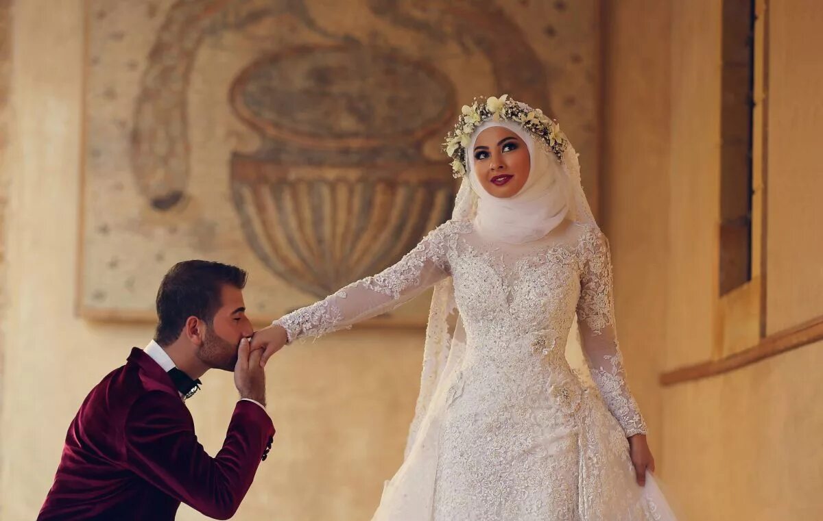 Брачная ночь традиция. Турецкий свадебный наряд. Мусульманские Свадебные платья. Свадьба арабов. Свадьба в ОАЭ.