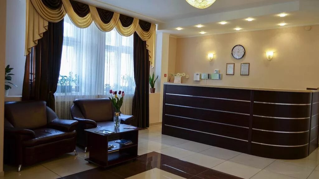 Гостиница московская 11 казань. Азалия на московской казань гостиница. Берисон московская казань. Гостиница азалия на московской 11. Гостиница азалия на улице московская казань.