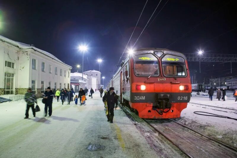 Телефоны ржд пермь. Станция Пермь 2. Электричка Пермь. Пермь 2 поезда. Поезд РЖД Пермь 2.