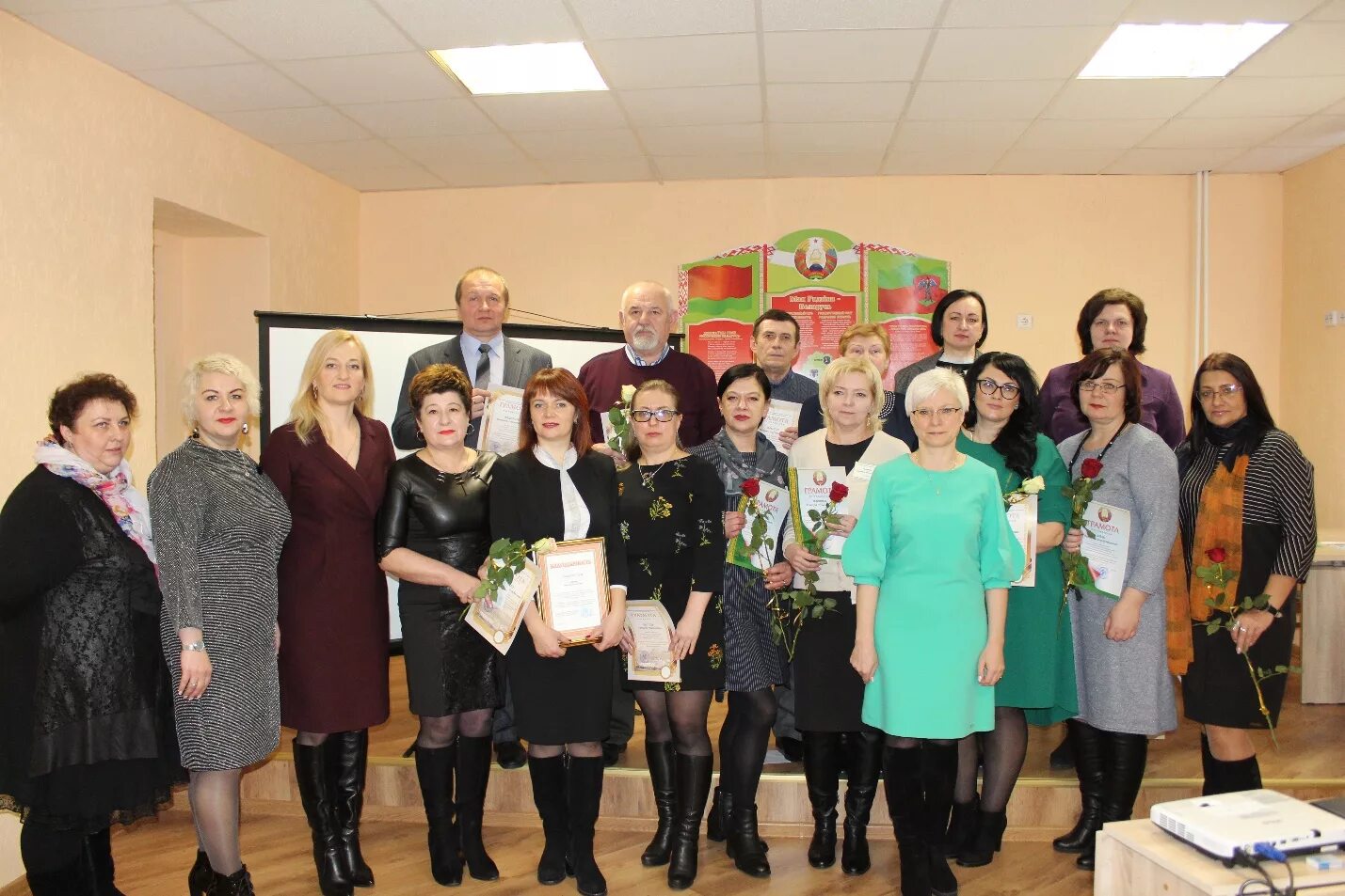 Новогрудок погода на неделю. Центр новогрудка фото. Кабинет врача лаборанта. Погода в новогрудке. Работа новогрудок вакансии сегодня.