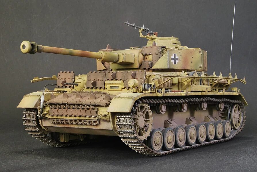 Pz 4 ausf h. Pz kpfw 4 ausf j. Танк pz kpfw 4. Panzerkampfwagen iv ausf j sd kfz 161/2 модель. Pz kpfw iv h.