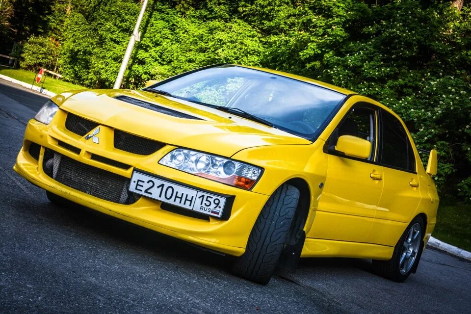 Лансер 8 года. Мицубиси лансер эволюшн 8. лансер эволюшн 8 желтый. mitsubishi lancer evolution 2004. subaru evolution 8.