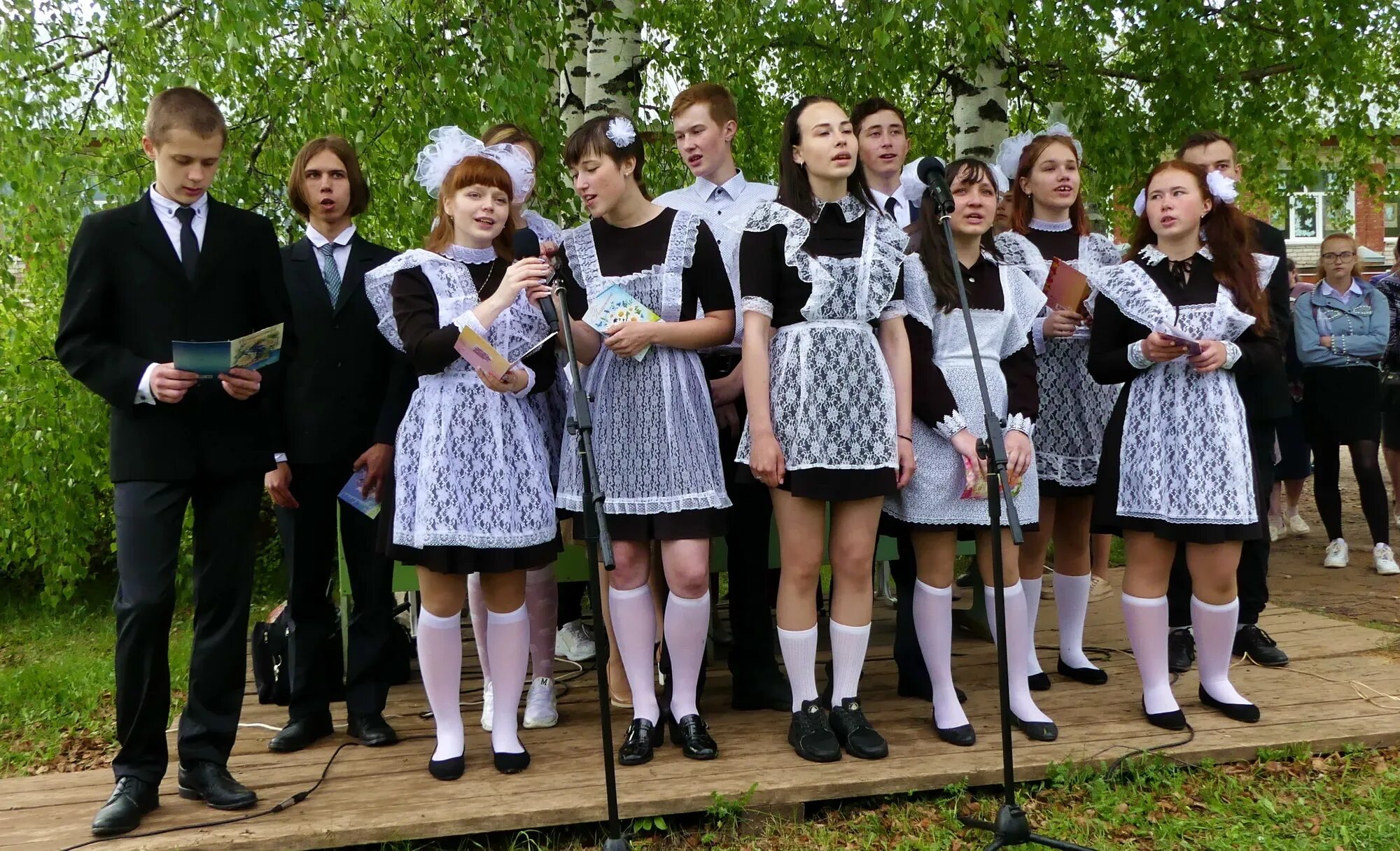 Какого мая последний звонок. Школьная форма на выпускной. последний звонок 11 класс. форма на последний звонок.