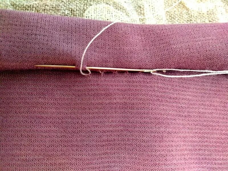 Зашить манжет на толстовке потайным швом. Заштопать дырку на джинсах вручную. Как аккуратно зашить дырку. Дырка на трикотаже. Зашиваем аккуратно.