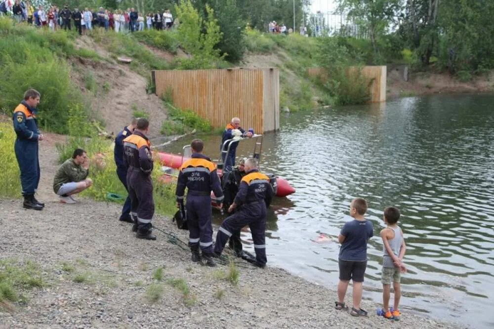 Озеро на острове Татышев Красноярск. Спасатели на водоемах. Озеро на Татышева Красноярск. Утонули на ие