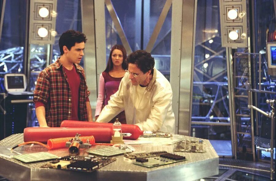 Время не остановить 8. Останавливающие время Clockstoppers (2002). Остановить время.