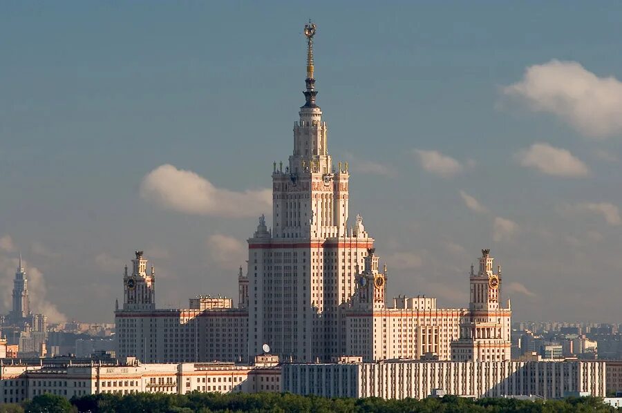 Мгу родителям. МГУ имени м в Ломоносова Архитектор. МГУ им. м.в. Ломоносова (238 м, 1953 г.).. МГУ на Воробьевых горах Архитектор. Главное здание МГУ архитектура.