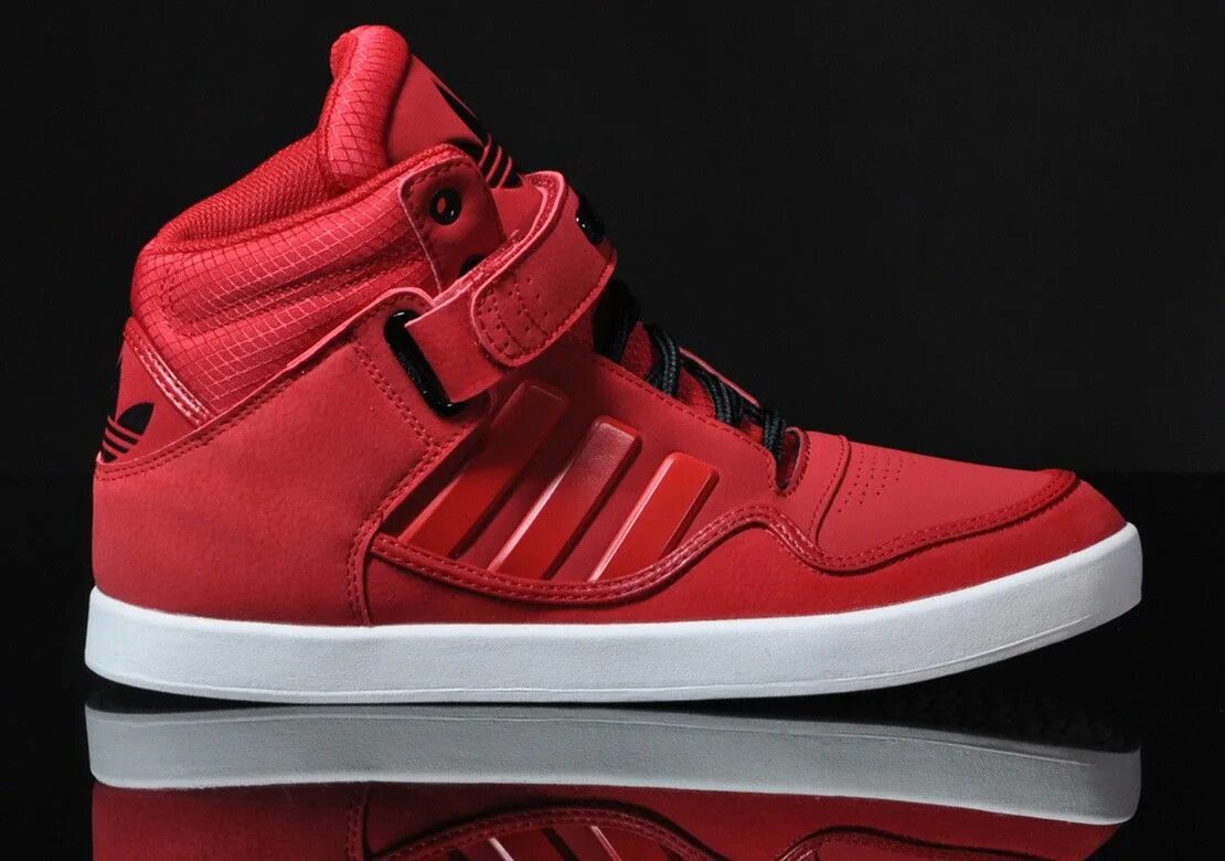 Ноль красный. Красивая цифра 10. 2 000 красный 2 000. Red adidas child shoes red sole. 0 тип1 бухта 200м.