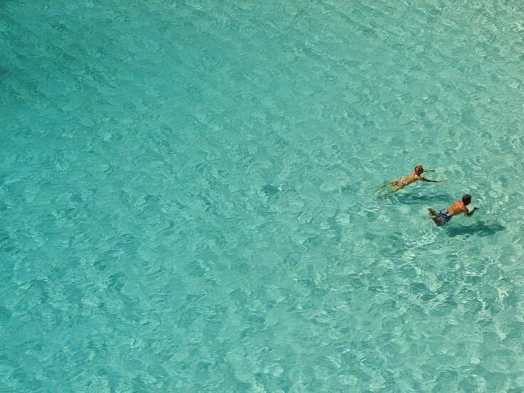Пляж с прозрачной водой. Кипр ионическое море. Прозрачная вода. Пляж с прозрачной водой. Парадиз остров карибского моря.