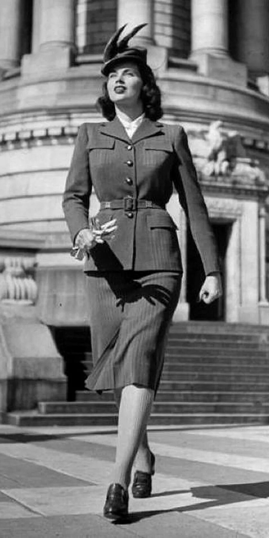 Мода 1940 года женская Skirt suits, uniforms, amazing dresses... 1940s fashion women, 1940s fashion, 19