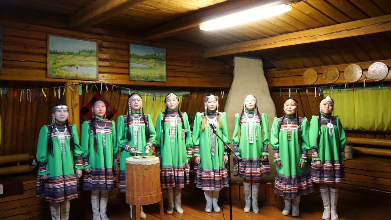 Песни на якутском языке. Якутский ансамбль. Якутский фольклорный ансамбль. Якутская народная песня. Якутские дети ансамбль.