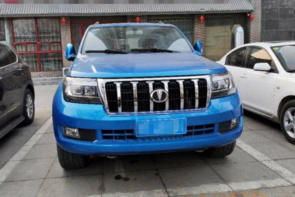 Китайский крузер. Китайский ленд крузер 200. hengtian l4600. китайский клон ленд крузер 200. внедорожник hengtian l4600.