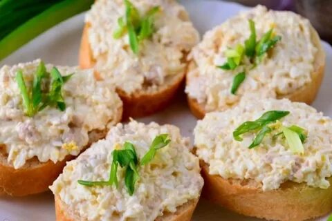 Бутерброд с яйцом и зеленым луком