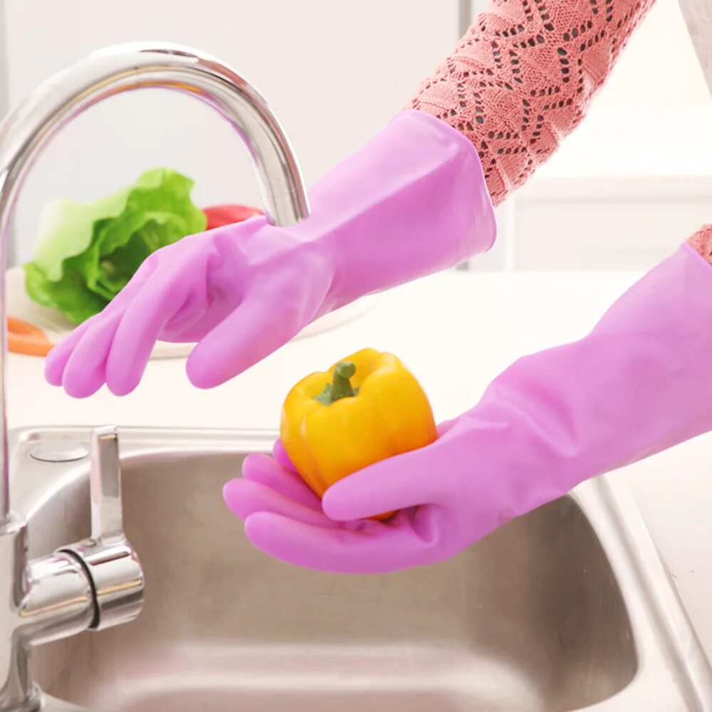 Перчатки для уборки. Резиновые перчатки для уборки. Перчатки для мойки посуды длинные. Перчатки для мытья овощей.