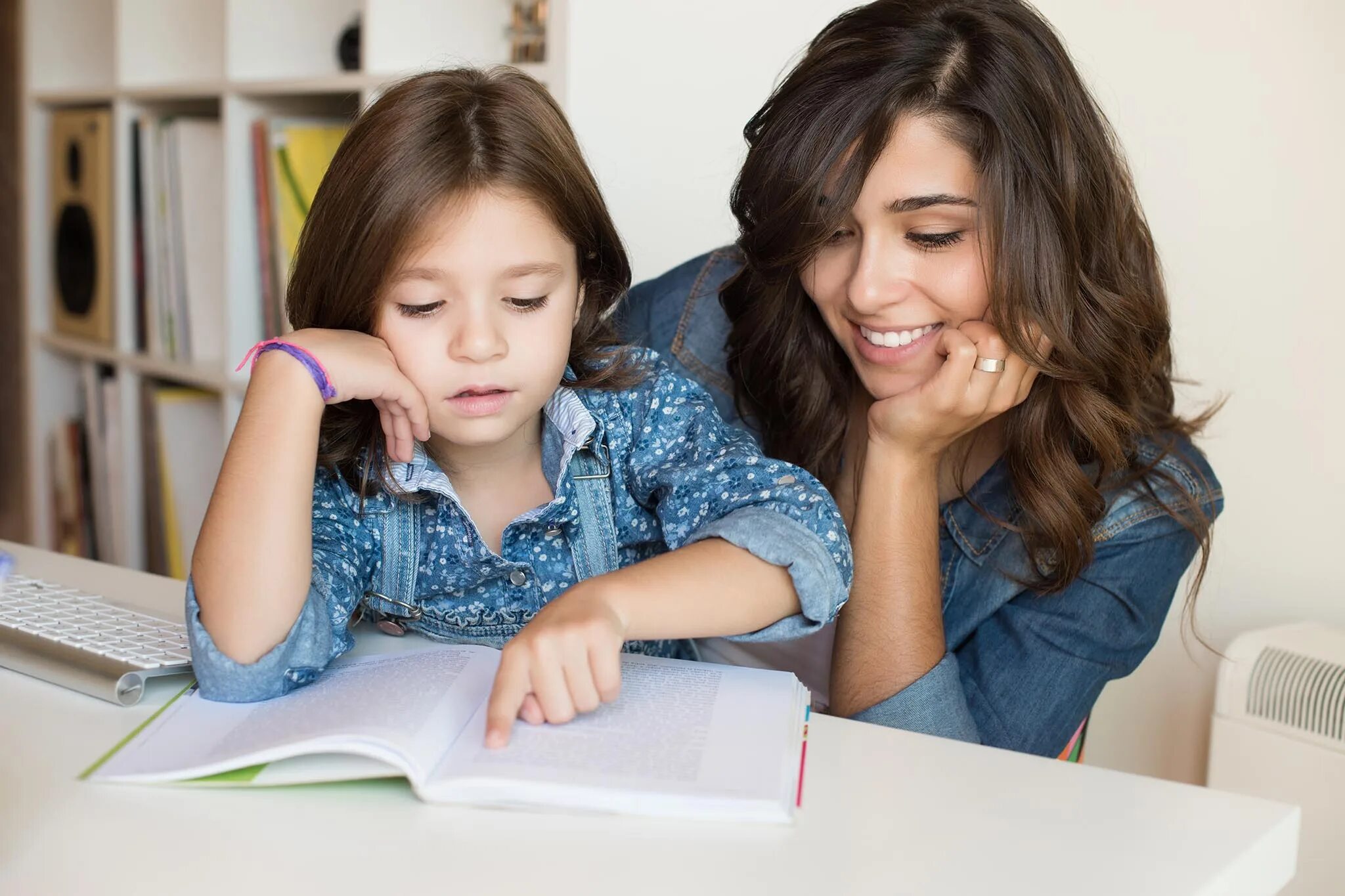 Teach your son. Her mother a teacher. Her mother a teacher. Mother of learning. Поощрение картинки для детей.