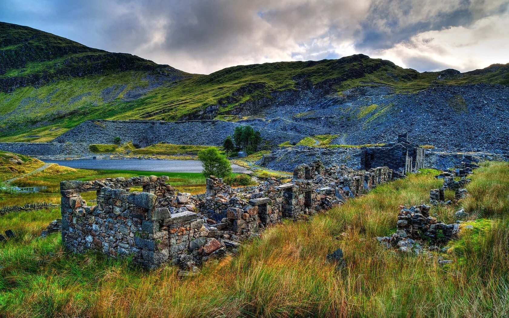 Сноудония Великобритания Луга. Руины в Шотландии. Шотландия природа руины. Mountains of great britain