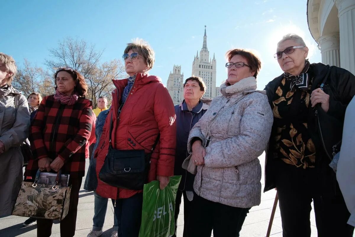 Экскурсия по городу. Пешеходная экскурсия. Краеведение и пешие прогулки московское долголетие. Зима пешие экскурсии по москве для пенсионеров. Экскурсии по москве пешеходные.