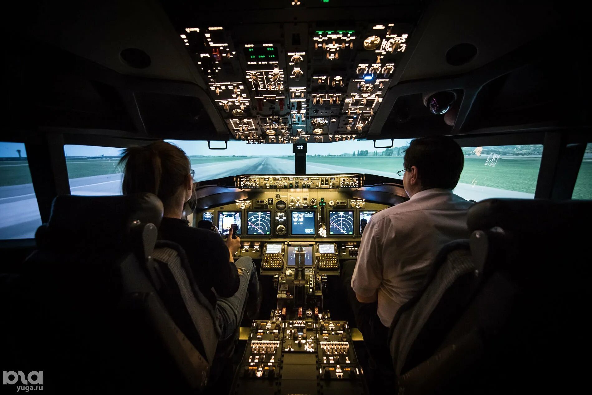 Авиатренажер краснодар. Авиасимулятор боинг 737. авиатренажер боинг 737 800. кабина 737 800 dream aero. боинг 737-800 авиасимулятор dream aero.