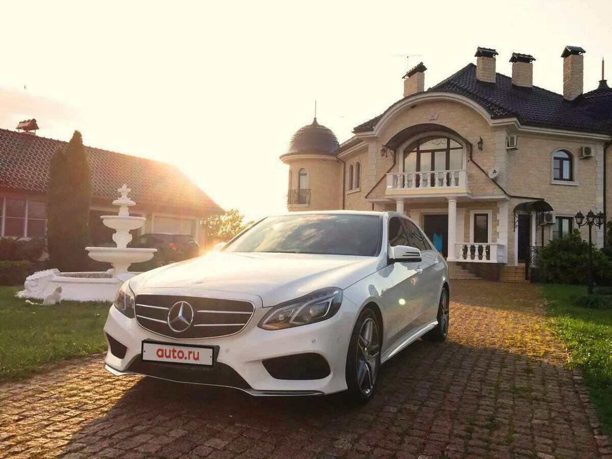 Mercedes e class w213 черный. мерседес бенц 4. W222 mercedes и особняк. Mercedes benz s580. мерин у дома.