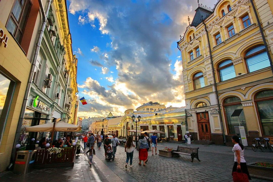 Улица Кузнецкий мост. Кузнецкий мост улица Рождественка. Кузнецкий мост Москва. Ул кузнечный мост Москва. Улицы москвы лето