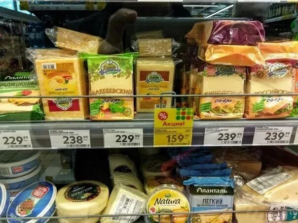 Акции на сыр в пятерочке. Сырки плавленные в пятерочке. Сыры в пятерочке ассортимент. Сыр пятерочка каталог. Пятерочка.