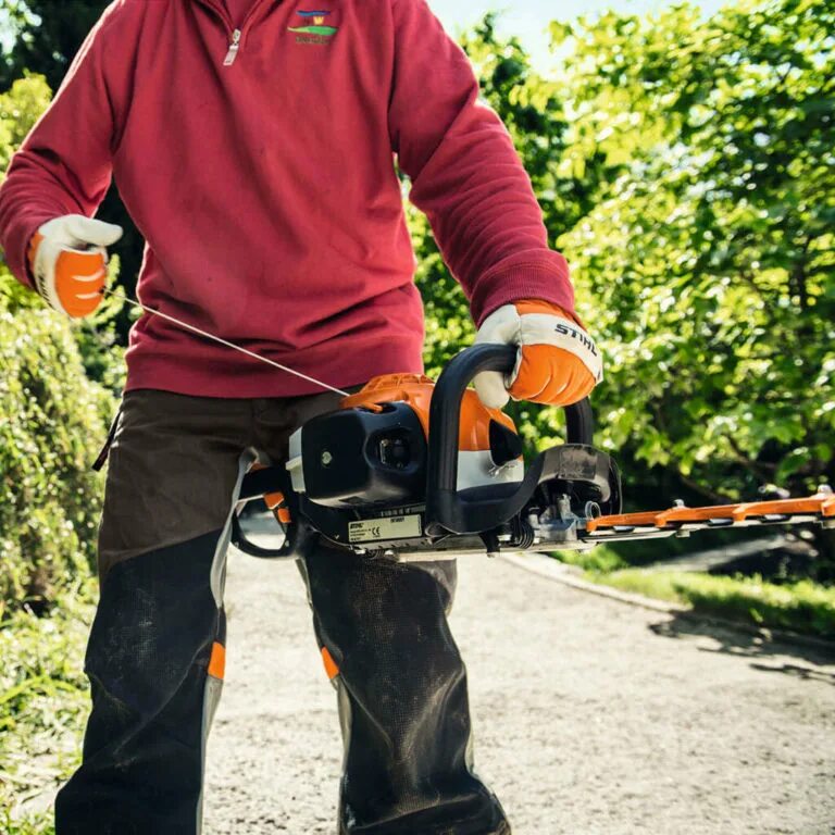 Как хранят газонокосилки. Измельчитель садовый stihl ghe 140. Мотоножницы штиль хс 82. Дачный домик в снт. Вертикуттер мтд оптима.