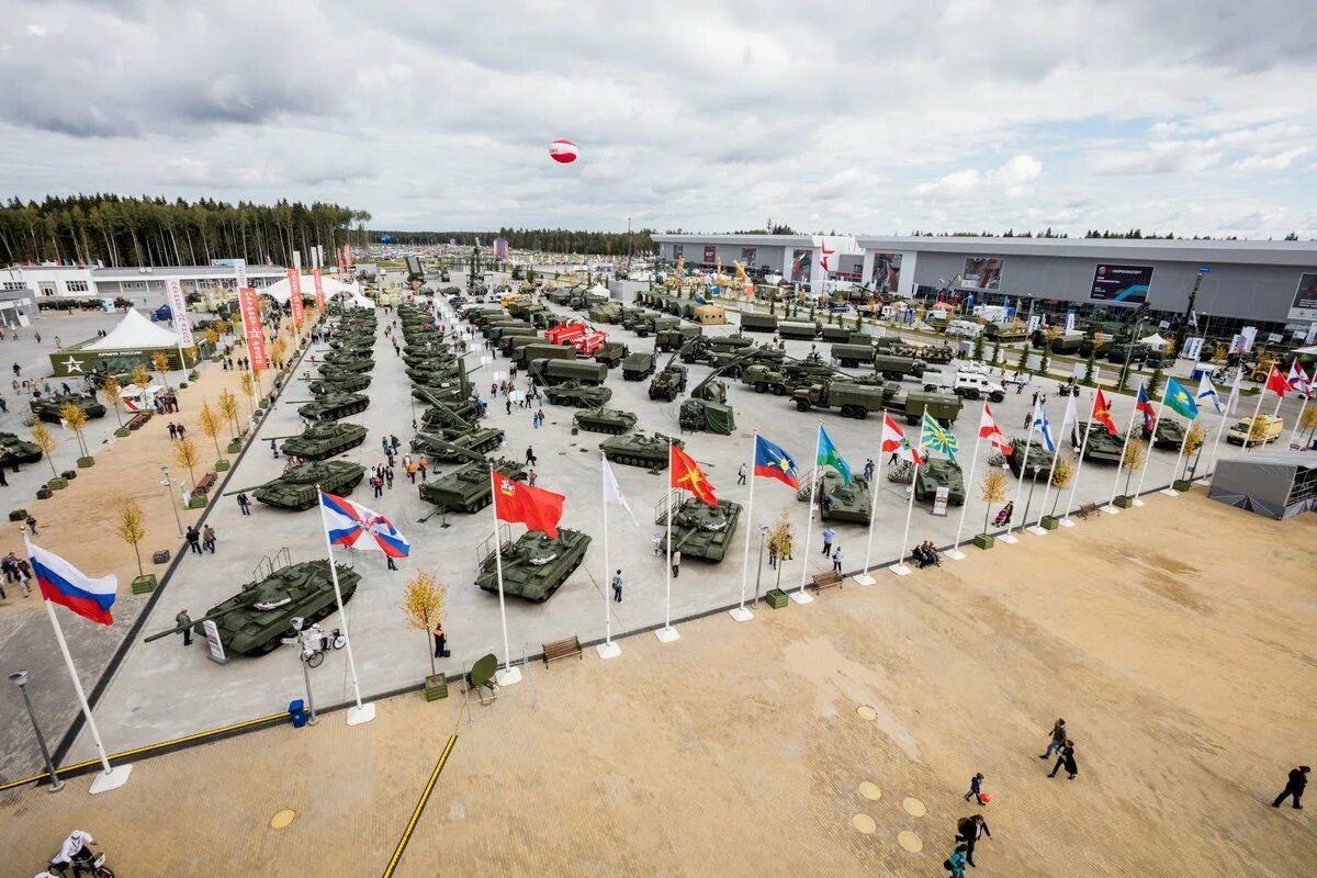 Военно техническое. Парк Патриот Кубинка. Парк Патриот технический центр. Парк Патриот Соборная площадь. Парк Патриот Таганрог.