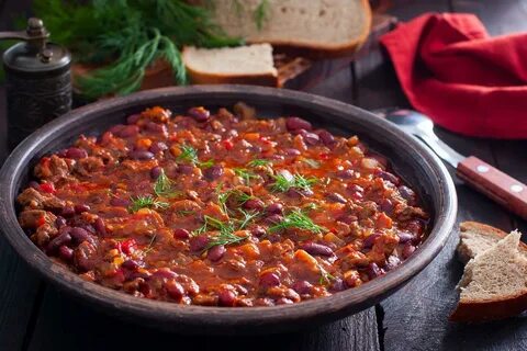 Соус с фасолью и картошкой и мясом