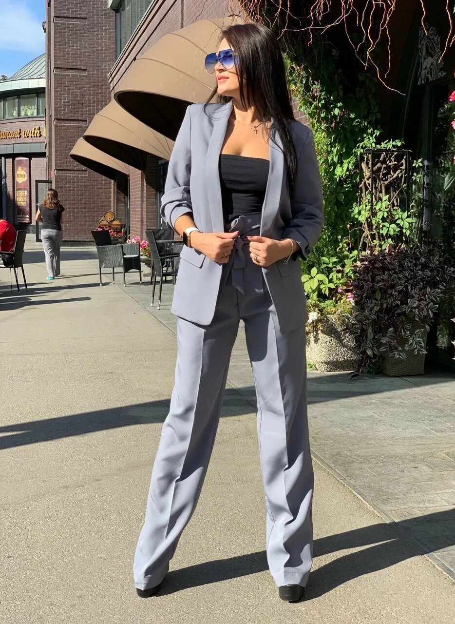 летние костюмы для женщин.