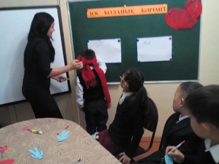 Достар достар текст. Дос болайық бәріміз фото. Дос туралы презентация. Дос песня текст. Дос болайық тренинг.