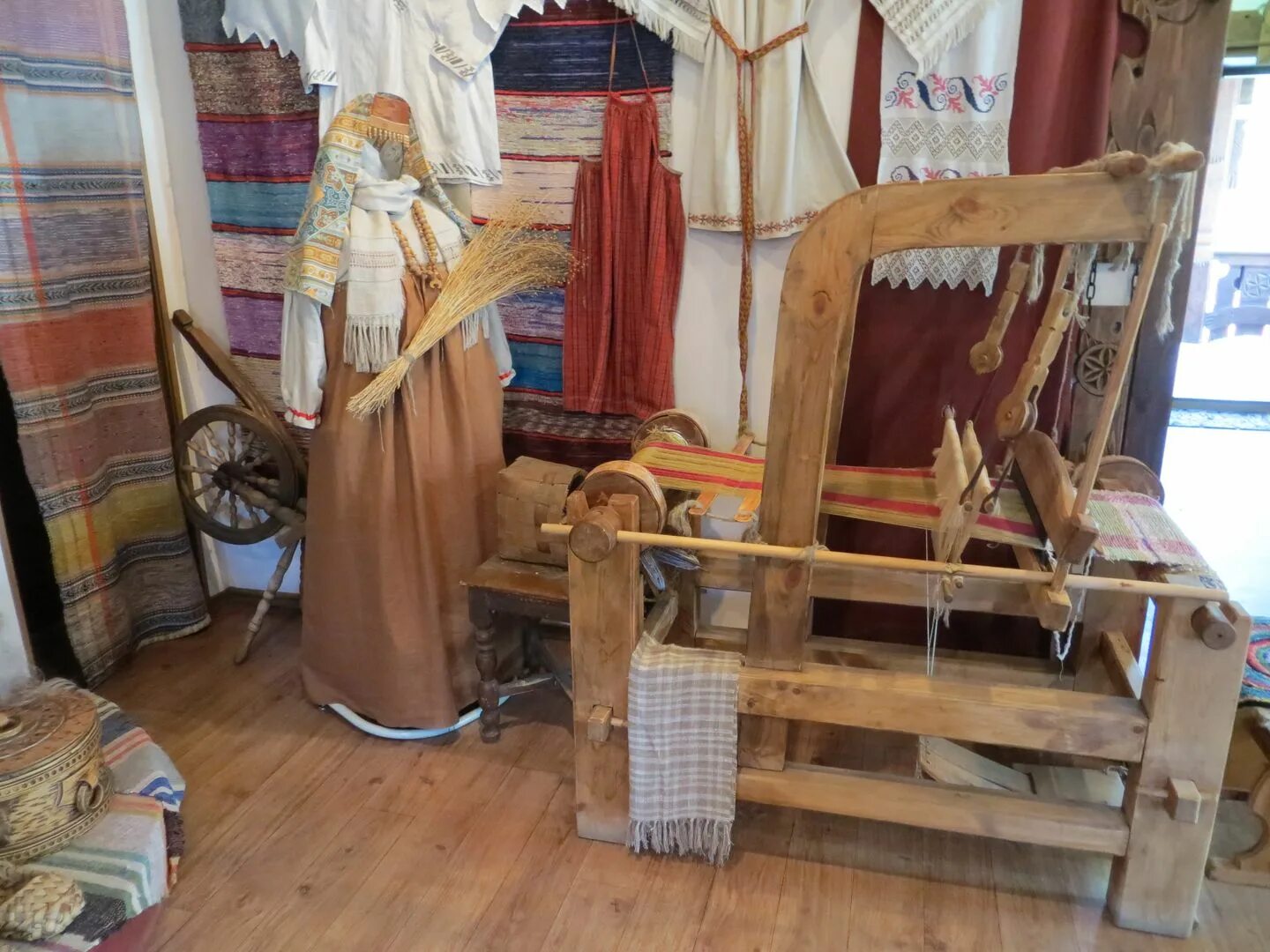 Музей бересты кострома. Примечательно что береста и лен. Музей бересты кострома. Музей-усадьба льна и бересты кострома. Музей берестоплетения в вологде.