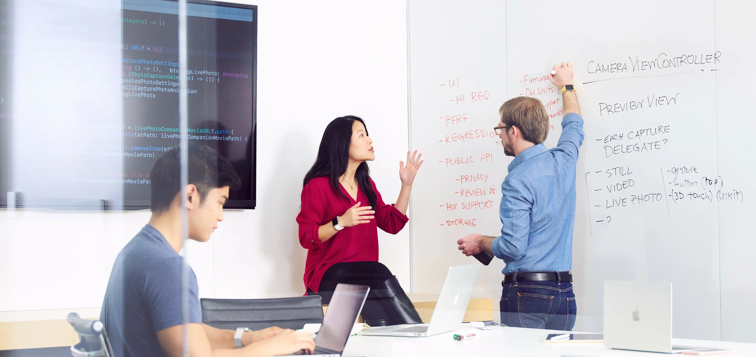 Языковая модель llm. Искусственный интеллект сотрудники. apple employees. работники уолл стрит. языковая модель картинка.