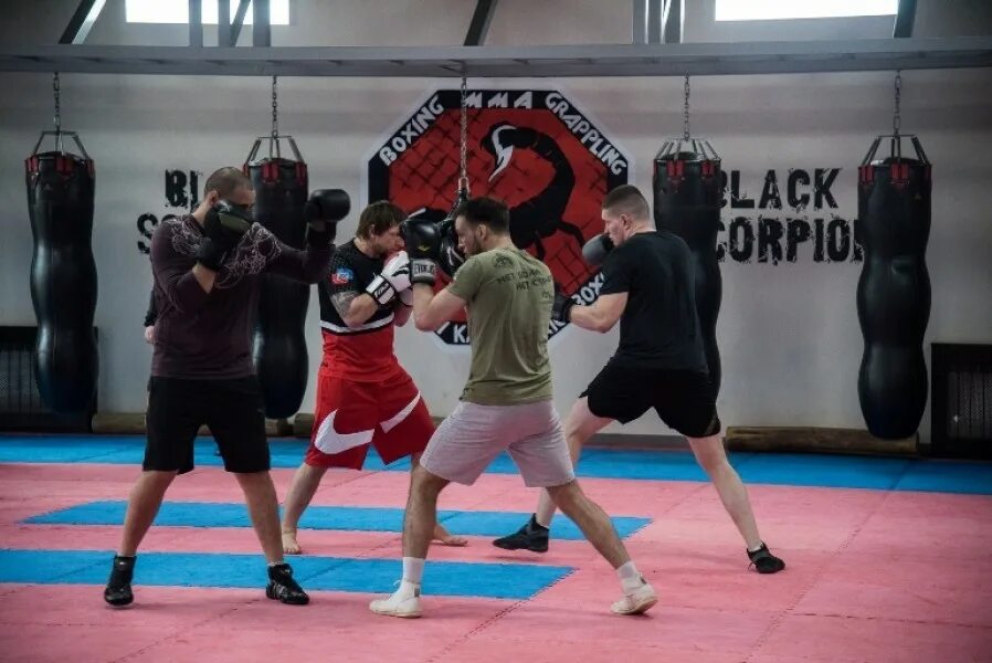 Витязь зал самара. Спарта единоборства киров. Клуб воин. Боевые искусства самара. Витязь зал единоборств.