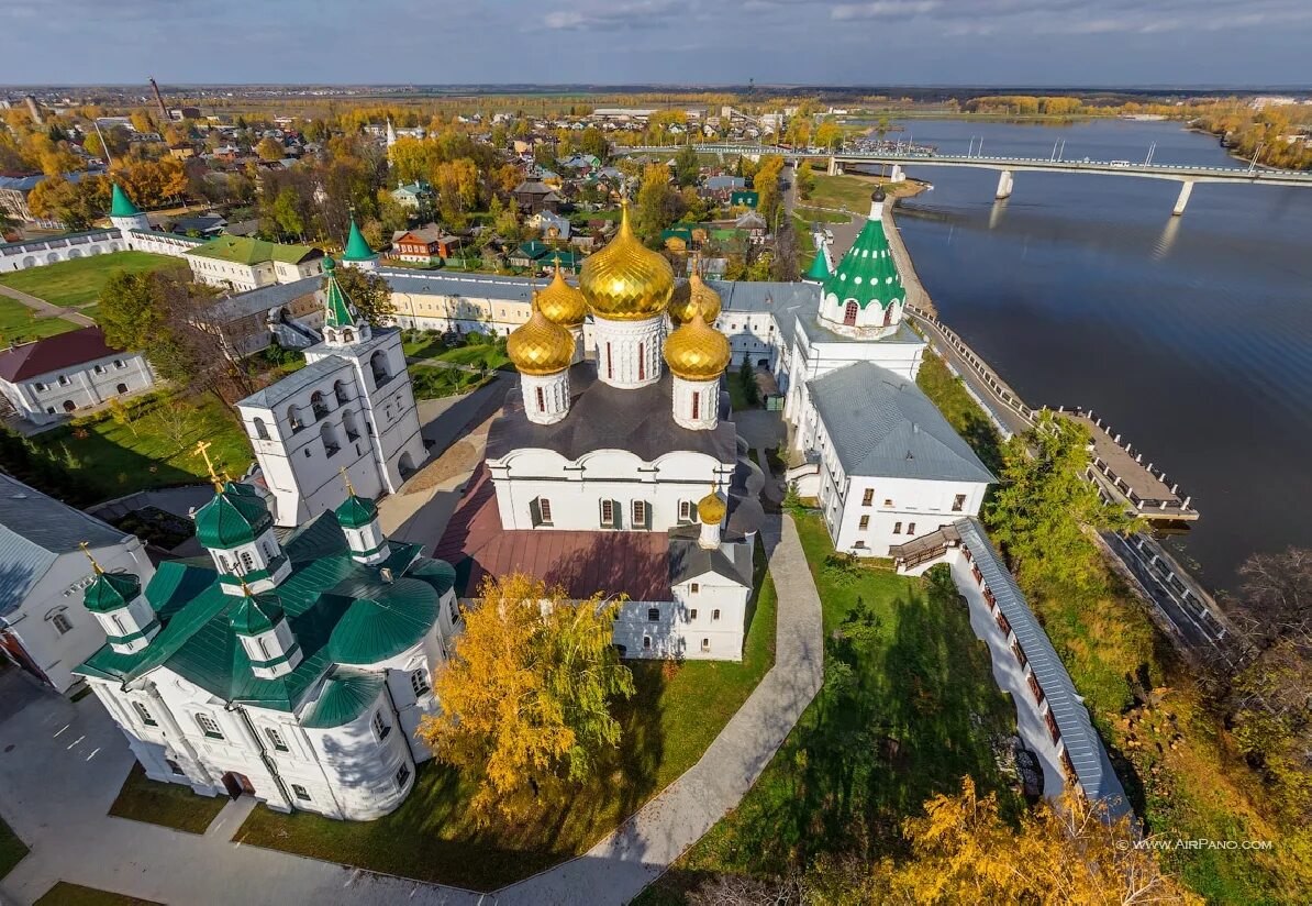 Свято-Троицкий Ипатьевский монастырь. Свято-Троицкий Ипатьевский монастырь в Костроме. Золотое кольцо Ипатьевский монастырь в Костроме. Город Кострома. Свято-Троицкий Ипатьевский монастырь.. Свято троицкий кострома