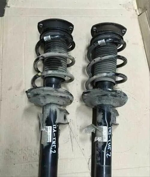 Стойка амортизатора тигуан 1. Амортизатор передний фольксваген поло 2012. Стойки амортизатора поло седан 2013. Стойки амортизаторов передние фольксваген. Амортизаторы пассат б7 авторусь.