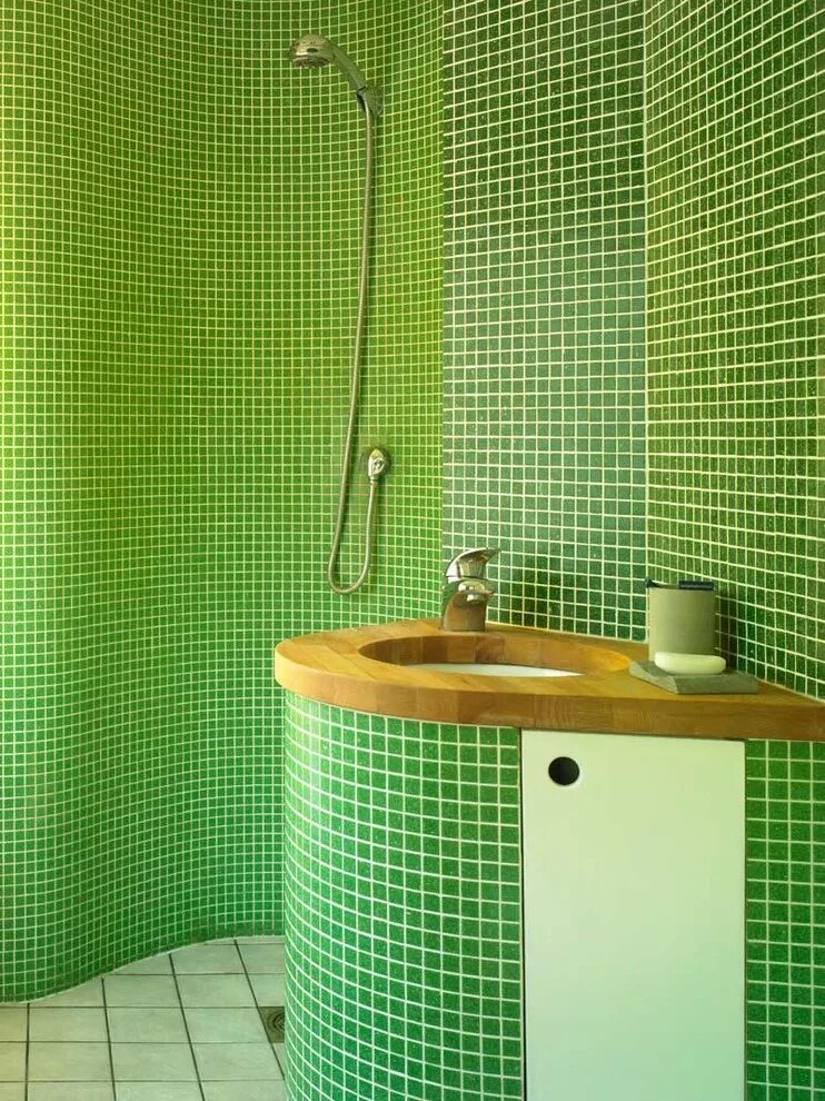 Мозаика в ванной комнате. Отделка ванной мозаикой. Мелкая плитка для ванной комнаты. Мозаичная плитка для ванной. Чем можно покрыть стены в ванной