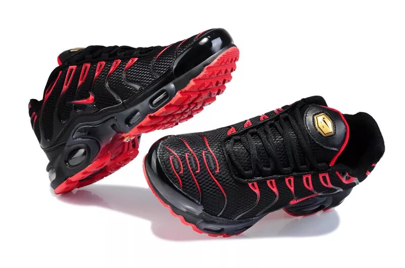 Нав тн. Rouge et Noir Nike TN. Nike Air Max Plus TN Black Red. Air Max TN 3 Noir rouge. Nike TN Dragon.