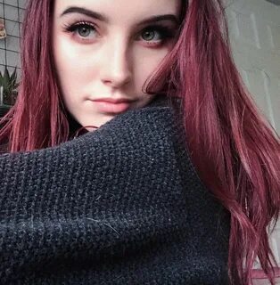 Pin by velz ☾ on ᵍⁱʳˡ"女 の 子" Emo girls, Hair color, Pink hair 