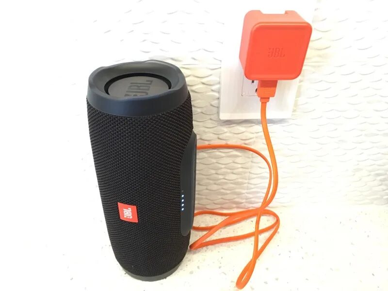 Как можно зарядить колонку. JBL charge 3 USB. JBL charge 3 зарядка. JBL charge 5 зарядка. ЗУ JBL charge 2.