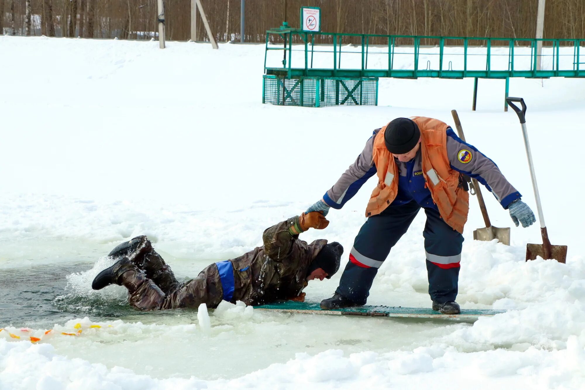 Спасение провалившегося под лед. Согбу пожарно спасательный центр смоленск