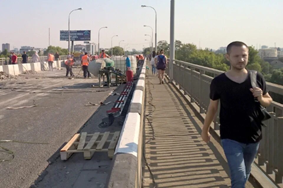 Переехал через мост. Новый Яблоновский мост. Кубань Яблоновский мост. Яблоновский мост в 1995 году. Охрана мост Яблоновский.