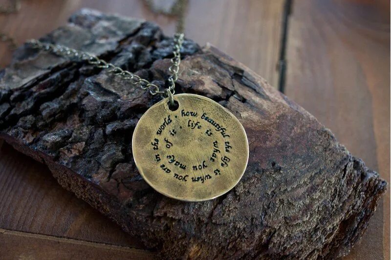 H2o кулон рикки. Увидел медальон и понял. Увидел медальон и понял. Медальон старинный. Увидел медальон и понял.